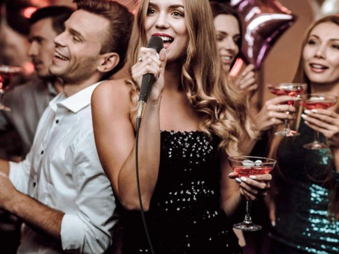 Dynamic Karaoke Microphone for Singing with 16.4ft XLR Cable, Metal Handheld Mic Compatible with Karaoke Machine/Speaker/Amp/Mixer for Karaoke Singing, Speech, Wedding and Outdoor Activity (FREE POSTAGE)
