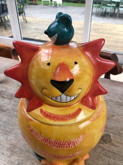 Vintage Rayware Lion & Mice Ceramic Cookie Jar