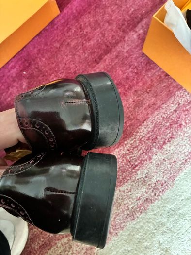 Tods lace up burgundy leather shoe