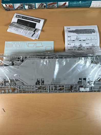 Revell 05003 1:720 USS Ronald Reagan Aircraft Carrier Model
