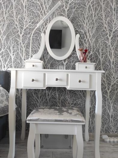 BRAND NEW Modern Makeup Table Dressing Table