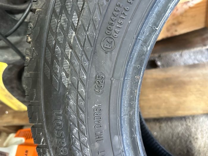 225/65/16 Continental Tyres X2 (Van Tyres)