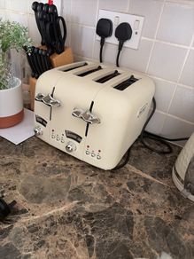 De Longhi toaster