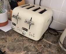 De Longhi toaster