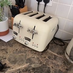 De Longhi toaster