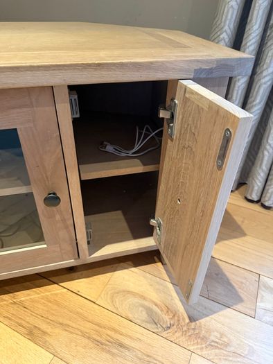 Solid Oak Corner TV Unit / Media Cabinet  Excellent Condition