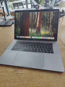 MacBook Pro 15"/i7-8750H/32GB Ram/256GB SSD/Touch Bar/555x