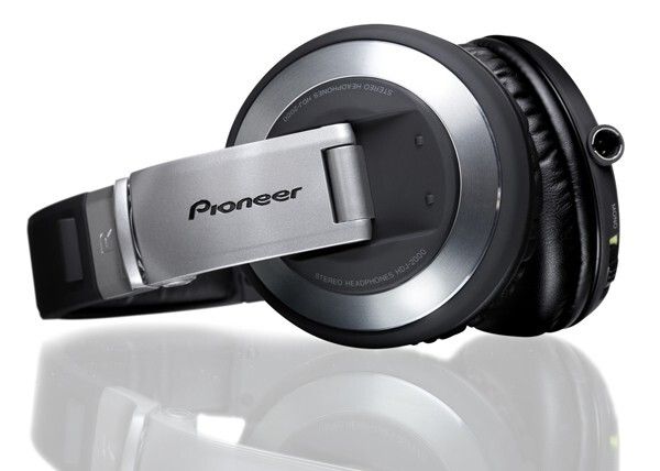 Pioneer XDJ-RX All In One DJ Controller + Headphones