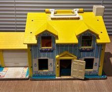 Vintage Fisher-Price 952 Play Family House