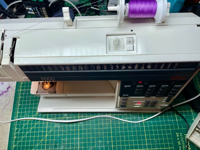 ELNA Diva 8000 Sewing machine - Serviced - Excellent condition - Swiss manufactured quality machine