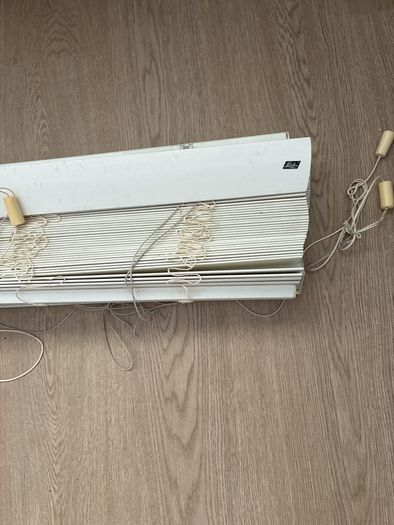 Free Venetian blinds x 2 (26x120)