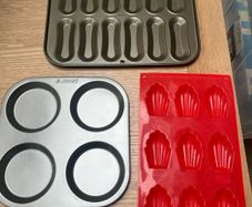 Lot of mixed baking trays/ tins