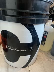 Detailing exterior brushes and buckets