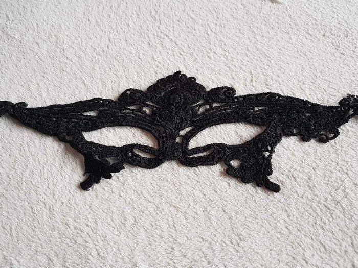 Lace eye mask