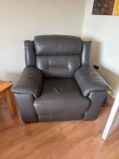 2 Electric Recliner Armchairs Dark Brown  Excellent Condition