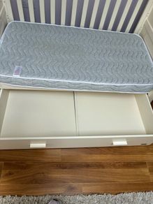 Oslo Cotbed with matching chest of drawers