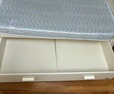Oslo Cotbed with matching chest of drawers