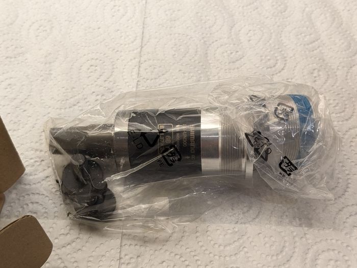Shimano BB-UN300 JIS square taper bottom bracket, 68 mm, 115 mm, BSA