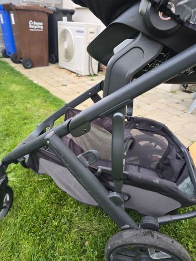 Uppababy Vista V2 Travel System and Buggyboard