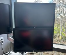 2x HP Monitors plus Dual Adjustable Monitor Arm Great Condition