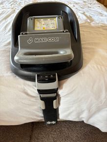 Maxi Cosi familyfix isofix base with car seat