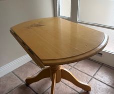 Drop leaf dining table