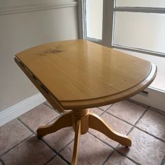 Drop leaf dining table