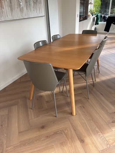 Oak Dining Table & 6 Chairs