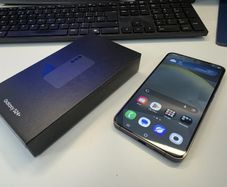 Samsung Galaxy S24+ (Onyx Black, 256GB, 12GB RAM)