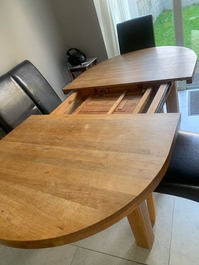 Solid extendable oak table- very good in