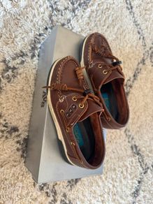 AV8 Leather Deck / school Shoes size34