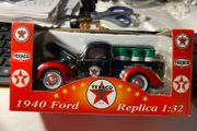 Texaco Ford F-100 pick up.