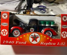 Texaco Ford F-100 pick up.