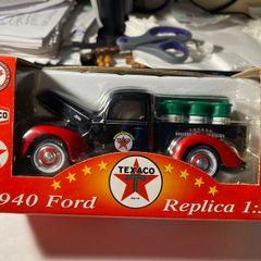 Texaco Ford F-100 pick up.