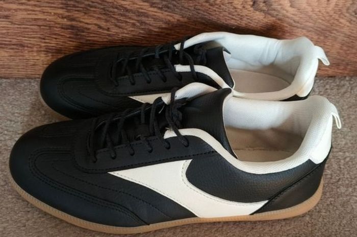 Trainers size 7
