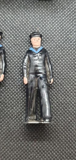 Rare and hard to find Vintage Early Britain's Hand Painted Lead Toy Soldiers (1940's) 6 Marching Sailors