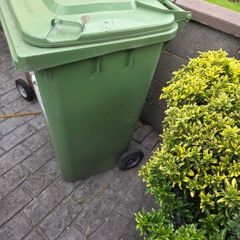 wheelie bin
