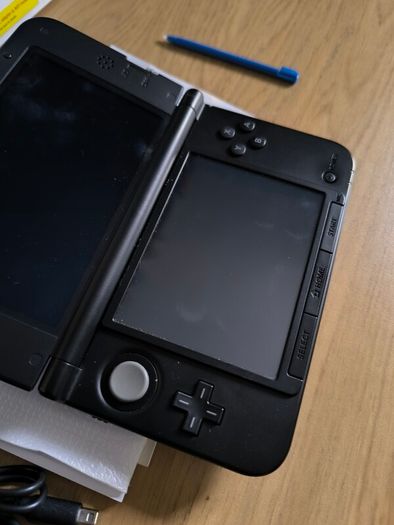 Nintendo 3DS XL boxed with 20 games