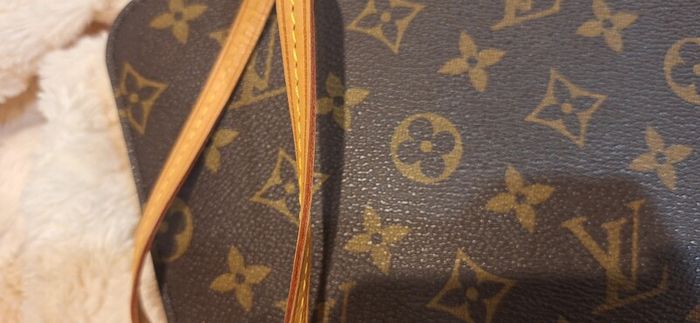 Louis Vuitton Neverfull Pouch Authentic