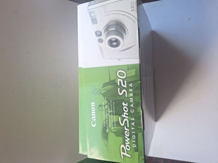 Canon PowerShot S20 3.3MP Vintage Digital Camera Boxed