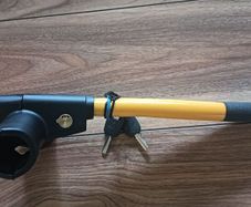 Steering wheel lock car includes 2 keys