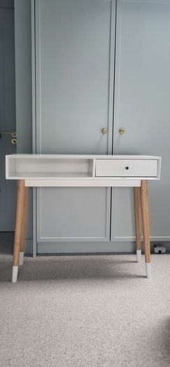desk/dressing table