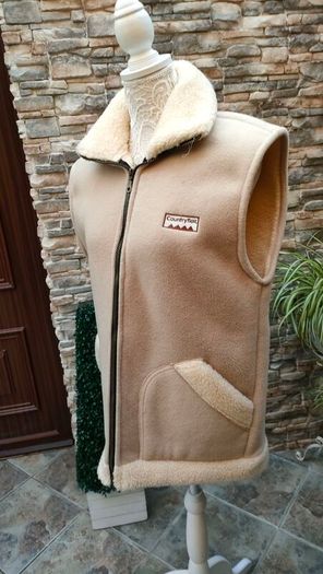 Country Flair winter gilet Size small but would fit medium Like new perfect condition Extremely warm, perfect for the winter