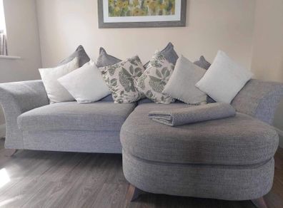 couch (3 piece suite )
