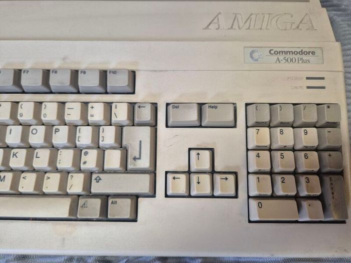 Commodore Amiga 500 Plus Complete Bundle - Boxed Sensible Soccer,Lemmings (Loose), Mint Manuals & Joystick