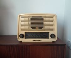 Vintage Bakelite Philips Radio