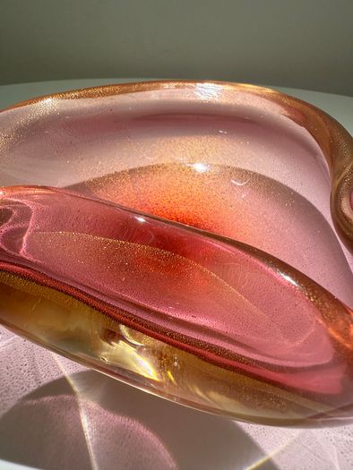 Rare Murano Art Glass Bowl. Attributed to Archimede Seguso. Pink & Gold Polveri c.1950s