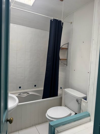 Free bath, sink and toilet
