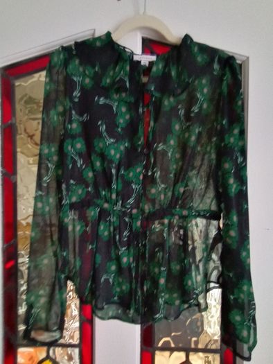 Ladies Tops 8/10