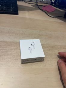 Apple AirPods 4 anc